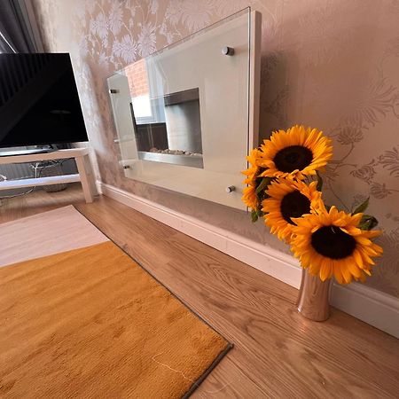 Contractors Or Family House - M1 Nottingham - Ikea Retail Park - Catkin Drive - 2 Bed Home With Driveway, Private Garden, Sleeps 4 - Tv'S In All Rooms Giltbrook المظهر الخارجي الصورة
