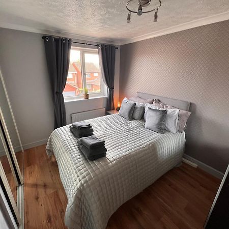 Contractors Or Family House - M1 Nottingham - Ikea Retail Park - Catkin Drive - 2 Bed Home With Driveway, Private Garden, Sleeps 4 - Tv'S In All Rooms Giltbrook المظهر الخارجي الصورة