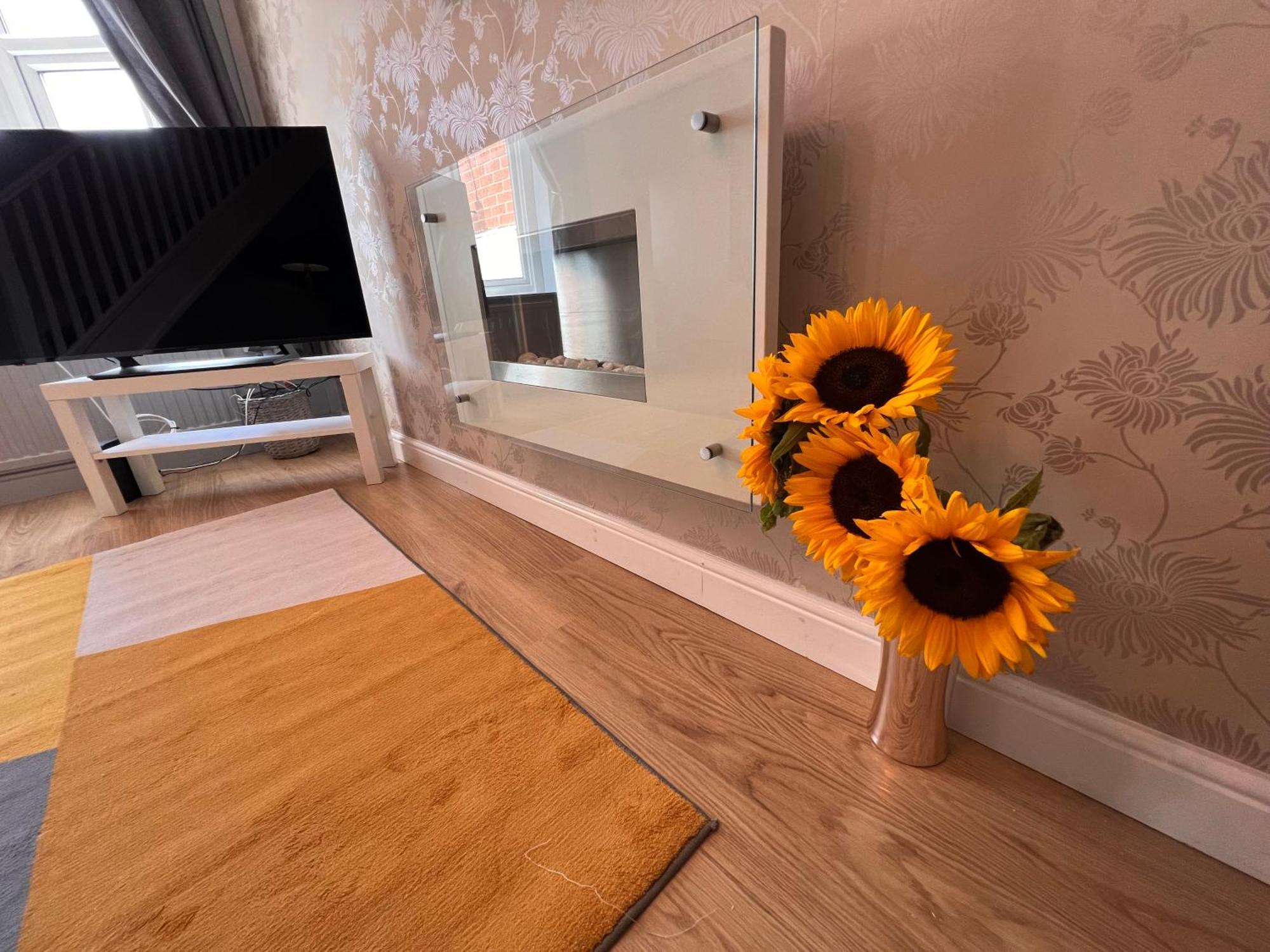 Contractors Or Family House - M1 Nottingham - Ikea Retail Park - Catkin Drive - 2 Bed Home With Driveway, Private Garden, Sleeps 4 - Tv'S In All Rooms Giltbrook المظهر الخارجي الصورة