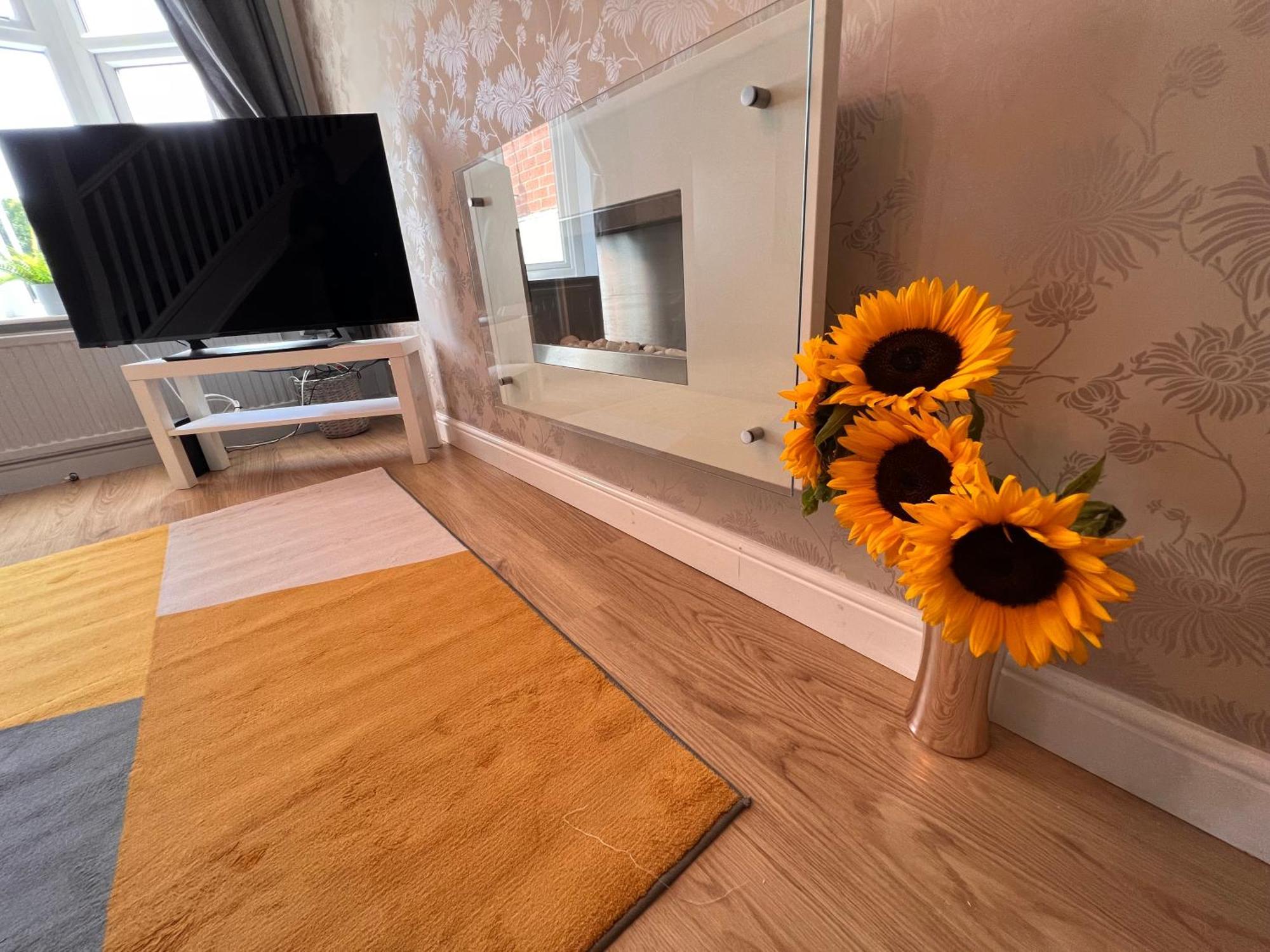Contractors Or Family House - M1 Nottingham - Ikea Retail Park - Catkin Drive - 2 Bed Home With Driveway, Private Garden, Sleeps 4 - Tv'S In All Rooms Giltbrook المظهر الخارجي الصورة