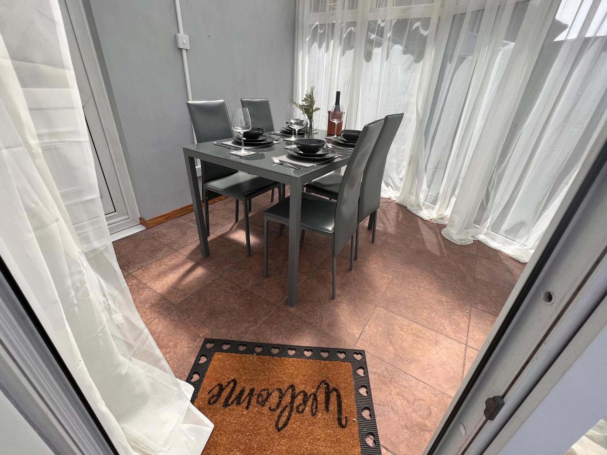 Contractors Or Family House - M1 Nottingham - Ikea Retail Park - Catkin Drive - 2 Bed Home With Driveway, Private Garden, Sleeps 4 - Tv'S In All Rooms Giltbrook المظهر الخارجي الصورة