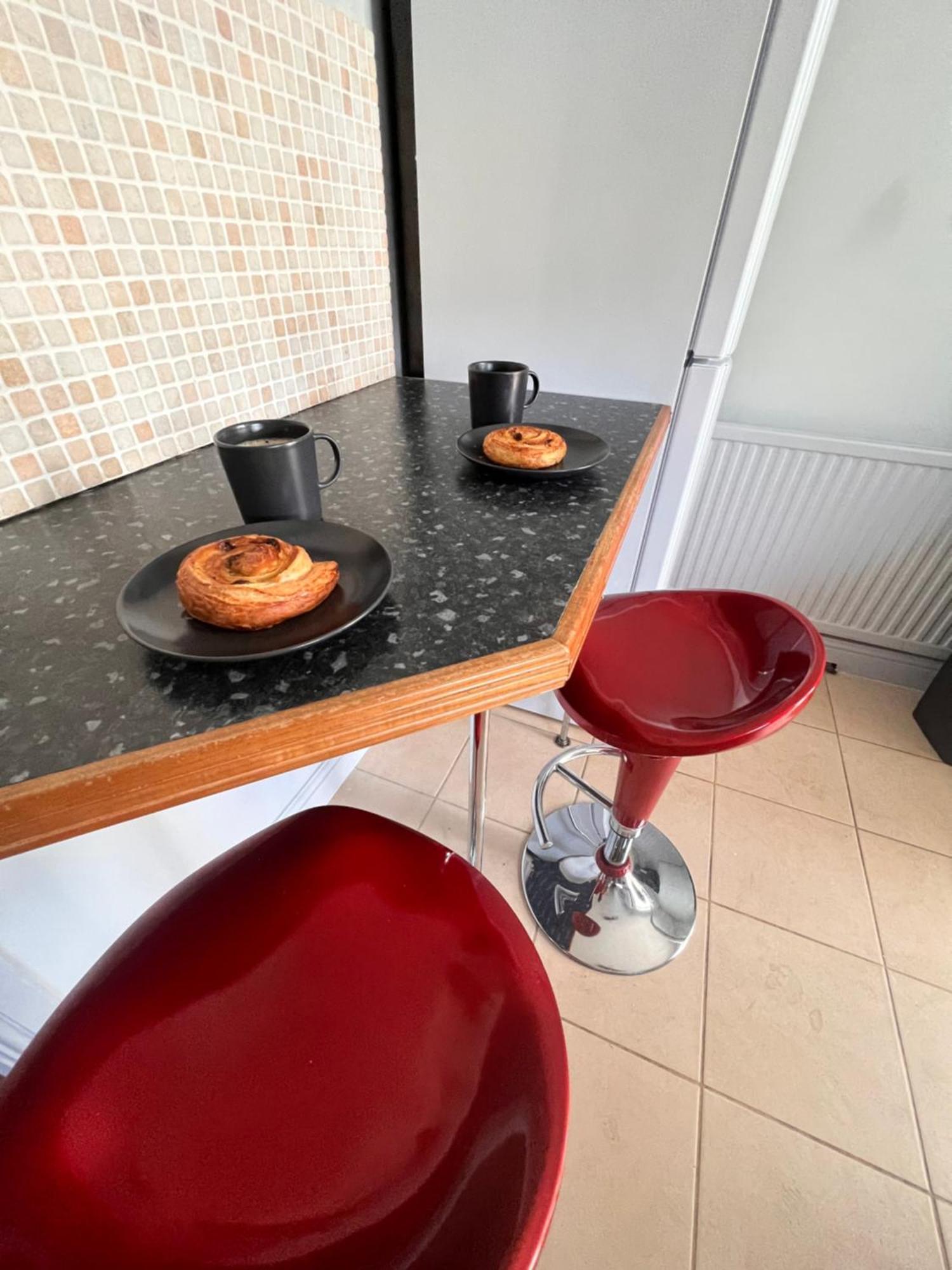 Contractors Or Family House - M1 Nottingham - Ikea Retail Park - Catkin Drive - 2 Bed Home With Driveway, Private Garden, Sleeps 4 - Tv'S In All Rooms Giltbrook المظهر الخارجي الصورة