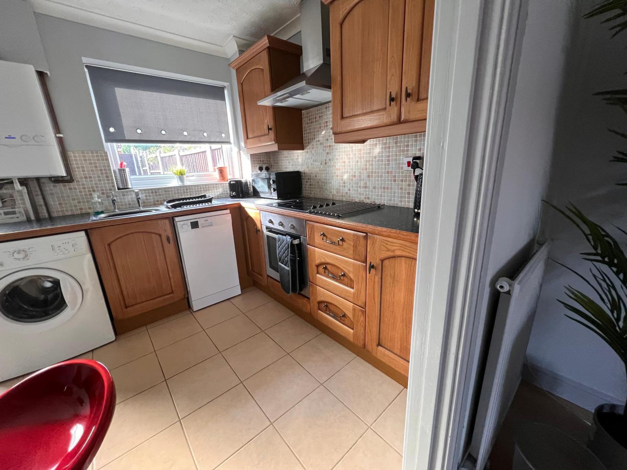 Contractors Or Family House - M1 Nottingham - Ikea Retail Park - Catkin Drive - 2 Bed Home With Driveway, Private Garden, Sleeps 4 - Tv'S In All Rooms Giltbrook المظهر الخارجي الصورة