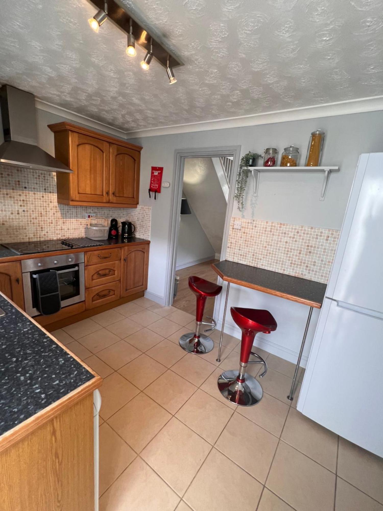 Contractors Or Family House - M1 Nottingham - Ikea Retail Park - Catkin Drive - 2 Bed Home With Driveway, Private Garden, Sleeps 4 - Tv'S In All Rooms Giltbrook المظهر الخارجي الصورة